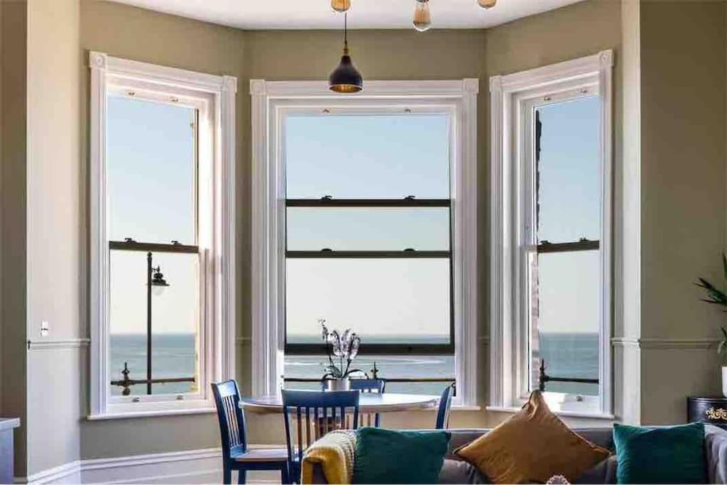 Beachfront Luxury Home With Spectacular Sea Views แฮร์นเบย์ ภายนอก รูปภาพ